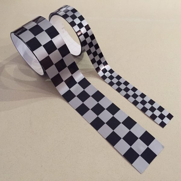 CHEQUERED TAPE SILVER. Strip of chequered tape in black and silver.